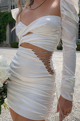 Kleid mit Puffärmeln, Twist-Front und Cutout